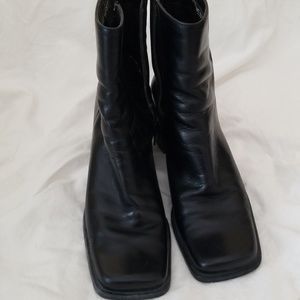 Squared toed short boots